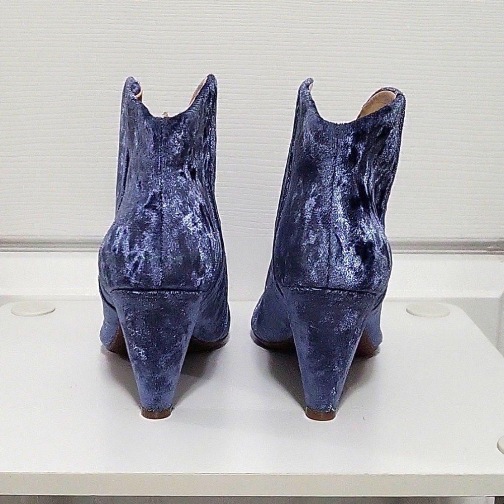 Vince Camuto velvet bootie - Picture 5 of 8